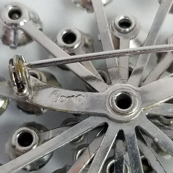 Vintage Coro Silver Tone Rhinestone Starburst Snowflake Brooch Lapel Pin, Signed - Picture 4 of 7